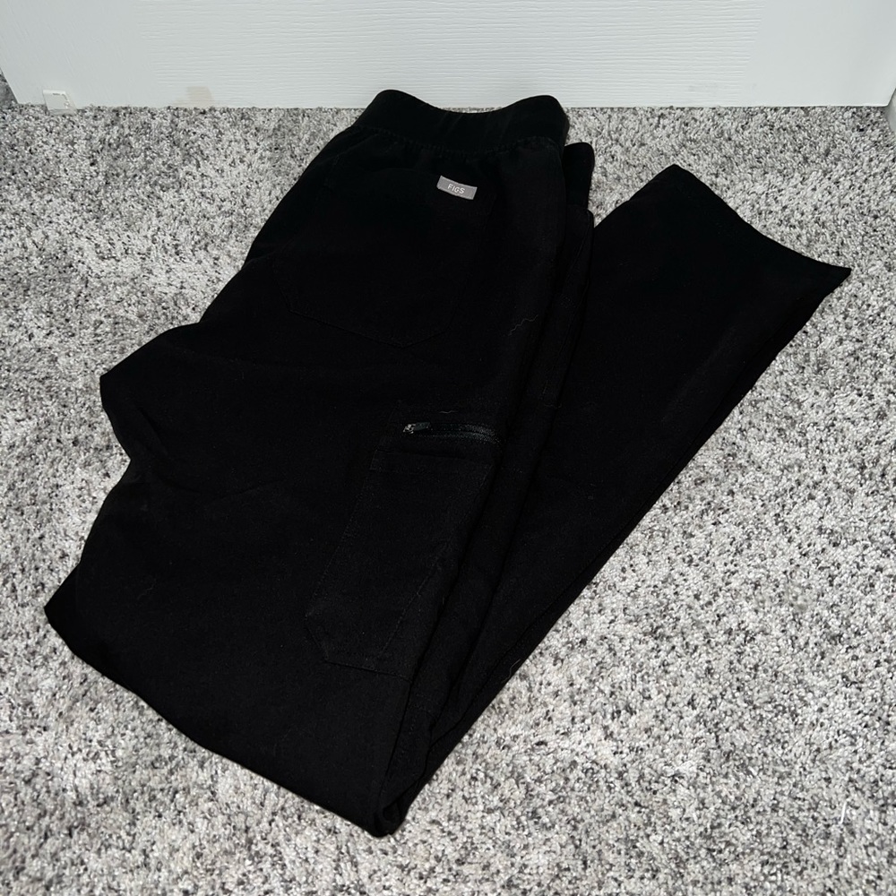 Women’s black Figs! Medium yola skinny scrub pants